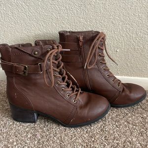 Brown lace up boots!